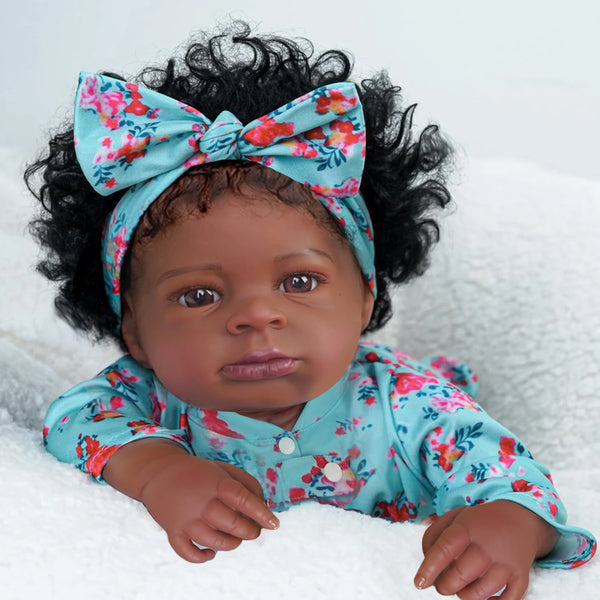 Bebê Reborn Zuri -  Corpo Inteiro em Silicone Macio e Realista